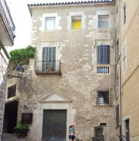 Дом Рамбана в старом городе Жироны, угол Форса/Карререро Сант Лоренс